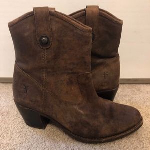Frye Jackie Button Short Cognac 7.5